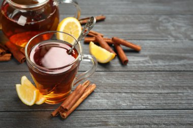 sıcak tarçınlı çay