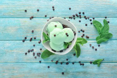 Naneli çikolata chip dondurma