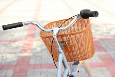 Bisiklet ile hasır sepet 