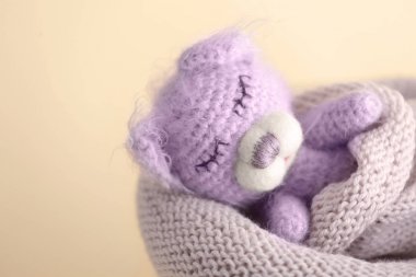 Sevimli el yapımı oyuncak ayı açık renkli örgü çanta sleeping