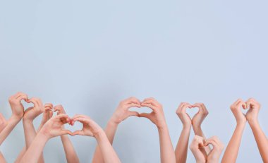 Kalpler tarafından yapılan açık renkli el kaldırdı. Gönüllü kavramı