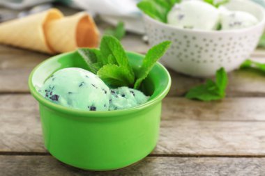 Naneli çikolata chip dondurma