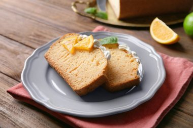 Lezzetli narenciye pasta dilimlenmiş