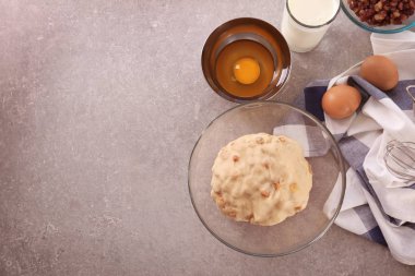 Üzümlü çiğ hamur  