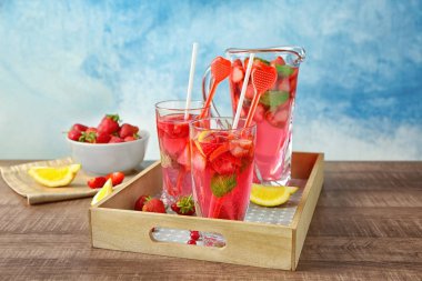 lezzetli çilekli limonata