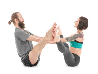 Yoga yapan çift