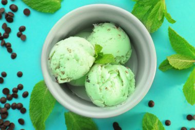 Naneli çikolata chip dondurma