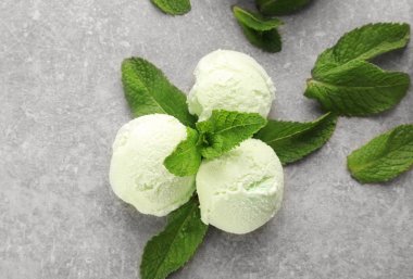 Naneli çikolata chip dondurma