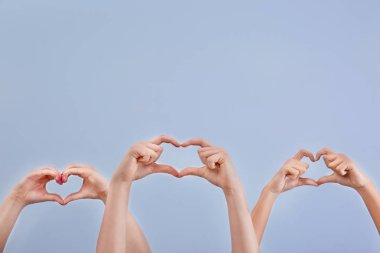 Kalpler tarafından yapılan açık renkli el kaldırdı. Gönüllü kavramı