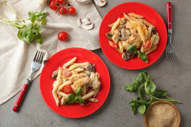 Lezzetli Türkiye lazanya ile plakalar