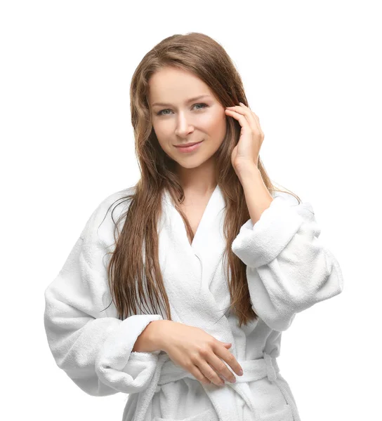 Hermosa mujer joven en albornoz después de la ducha sobre fondo blanco —  Fotos de Stock