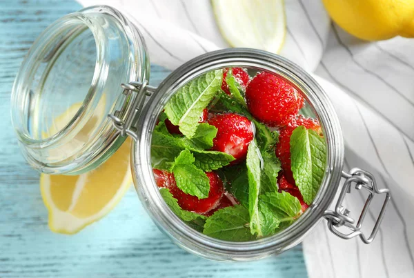 Delicious strawberry lemonade — Stock Photo, Image