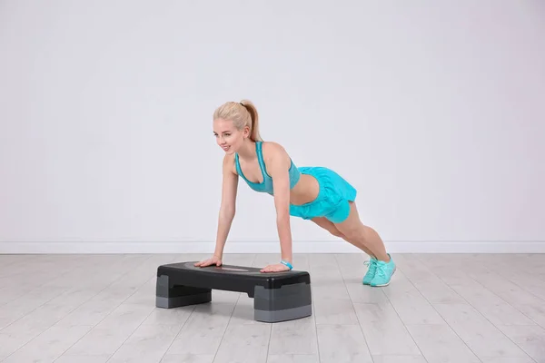 Young sporty woman — Stock Photo, Image