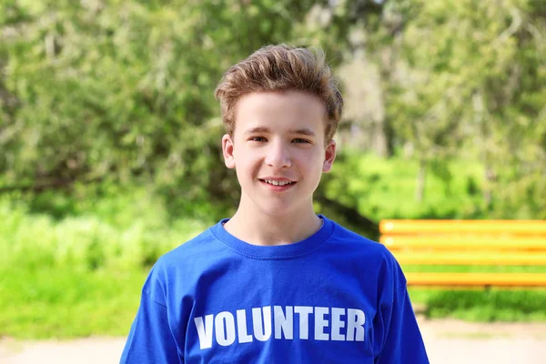 Young handsome boy standing outdoors. Volunteering concept — Stock Photo, Image