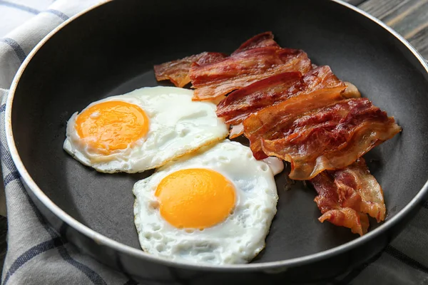 Frying pan with eggs — Stock Photo, Image