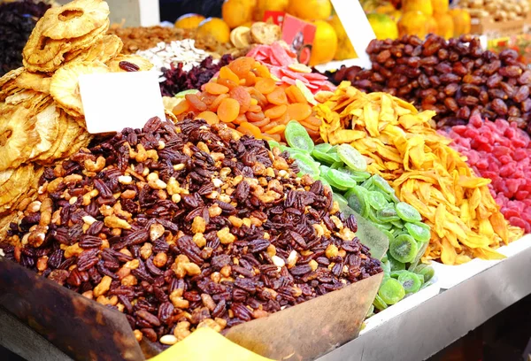 Différents fruits secs au marché — Photo