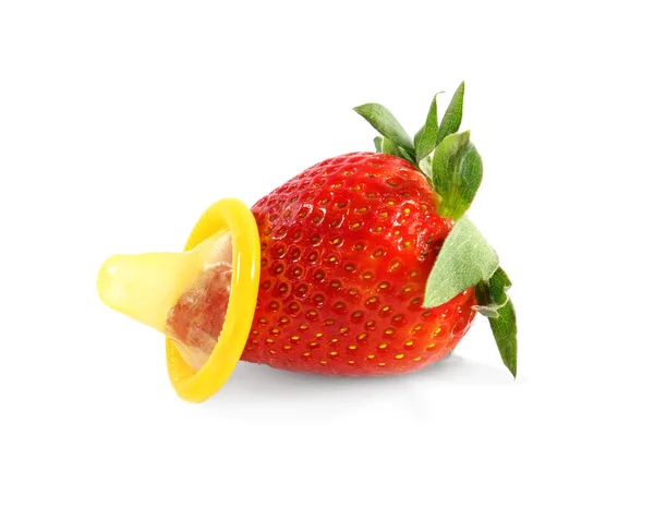 Srawberry fresco com preservativo — Fotografia de Stock