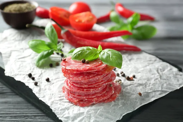 Deliciosa salchicha en rodajas —  Fotos de Stock