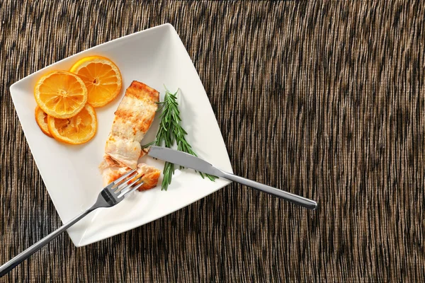 Slices of lemon and salmon — Stock Photo, Image