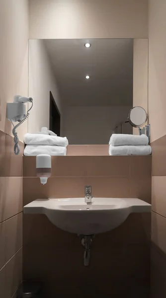 Ванная комната с раковиной — стоковое фото