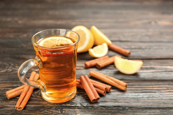 Hot cinnamon tea — Stock Photo, Image
