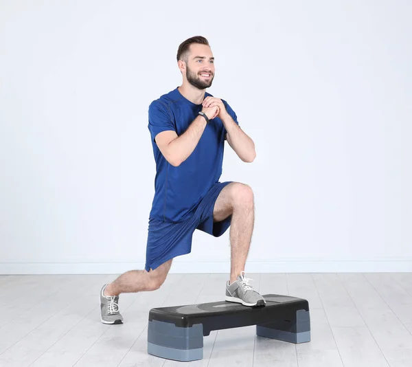 Mężczyzna trening nóg — Zdjęcie stockowe
