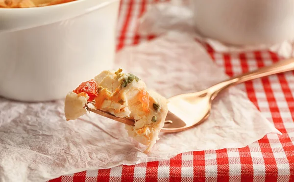 Garfo com pedaço de deliciosa torta de peru — Fotografia de Stock