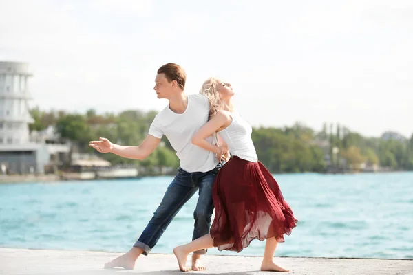 Appassionato coppia danza — Foto Stock