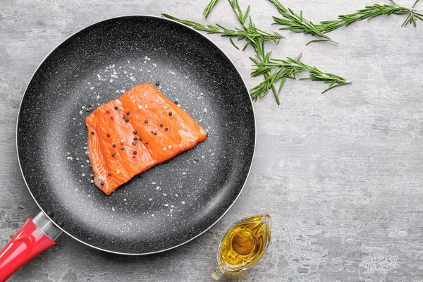 kızartma tavası dilim somon ile 