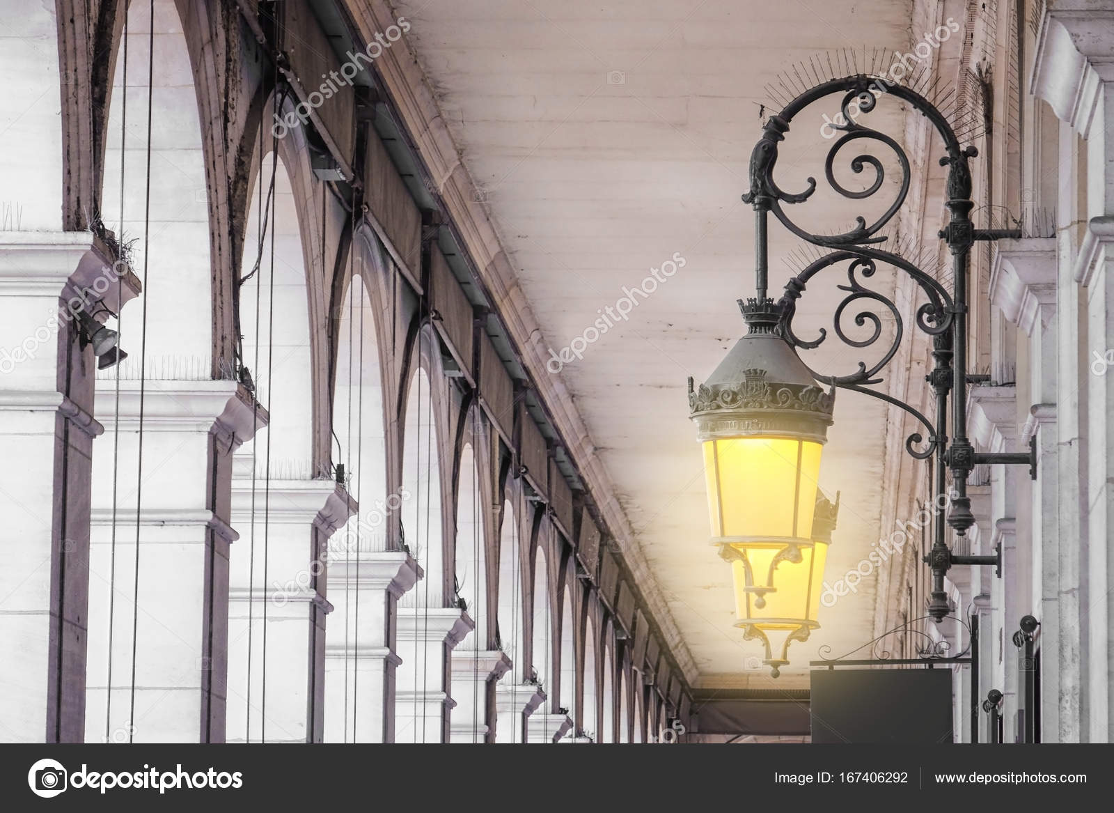 Super Prachtige vintage lantaarns-buiten — Stockfoto © belchonock #167406292 YO-34