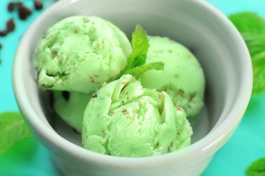 Naneli çikolata chip dondurma