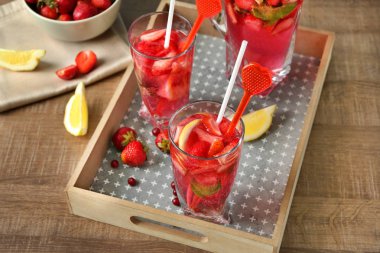 lezzetli çilekli limonata