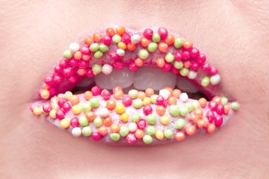 Yaratıcı makyajlı kadın