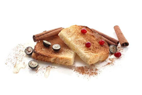 Tasty cinnamon toasts with berries — Stock Photo, Image