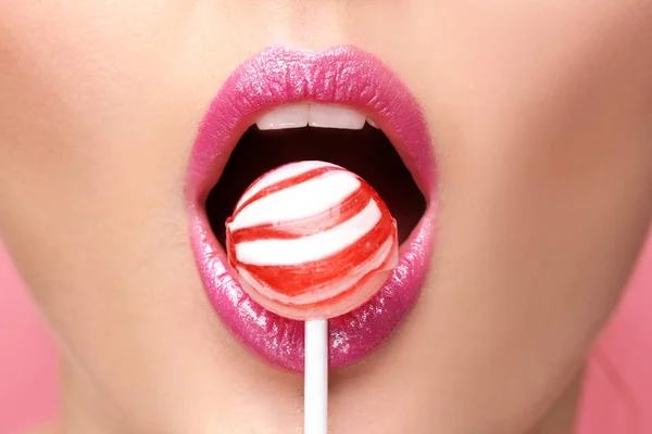 Young woman with lollipop — Stock Photo, Image