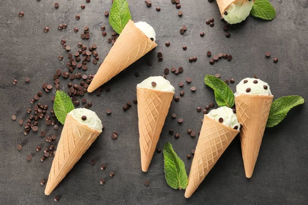 Naneli çikolata chip dondurma