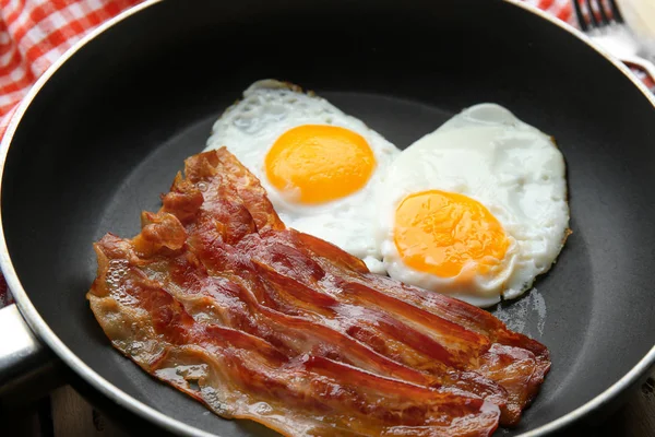 Frying pan with eggs — Stock Photo, Image