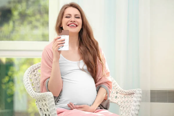 Känslomässiga gravid kvinna — Stockfoto