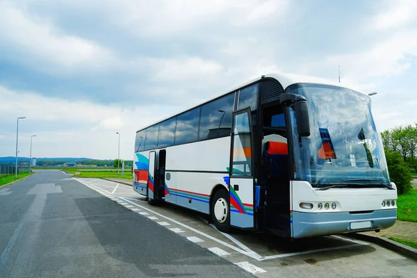 Bus avec porte ouverte — Photo