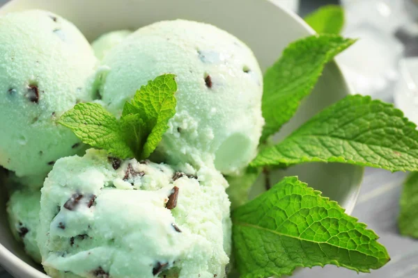 Naneli çikolata chip dondurma