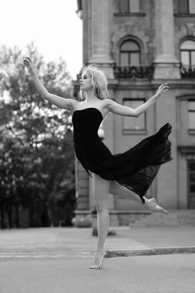 Donna appassionata di danza — Foto Stock