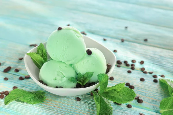 Mint chocolate chip ice cream — Stock Photo, Image