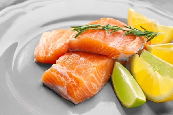 Fresh salmon fillet — Stock Photo, Image