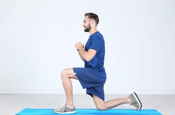Homem formação pernas — Fotografia de Stock