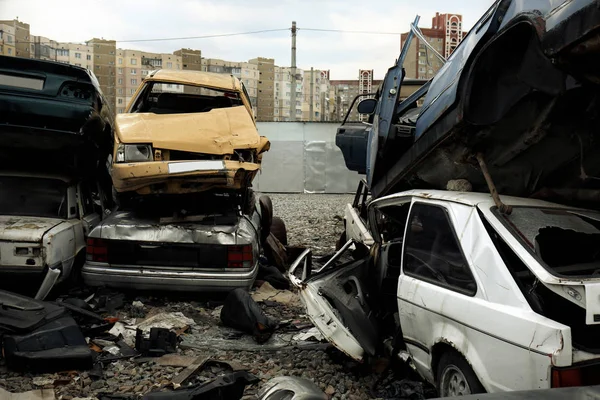 Nakupené rozdrcené automobily — Stock fotografie