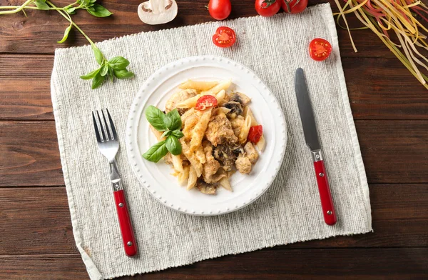 Plate with delicious turkey tetrazzini — Stock Photo, Image