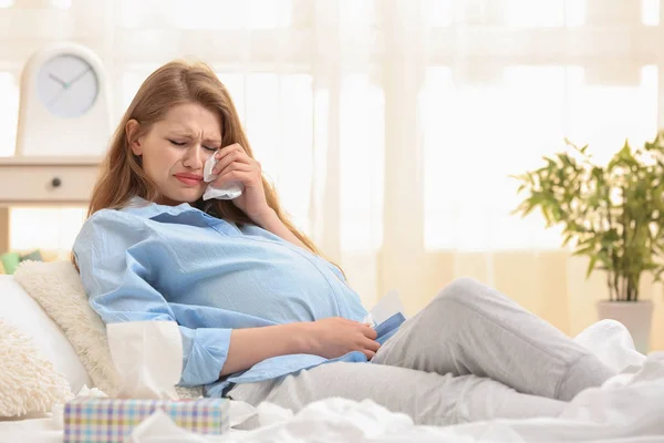 Vacker gravid kvinna — Stockfoto