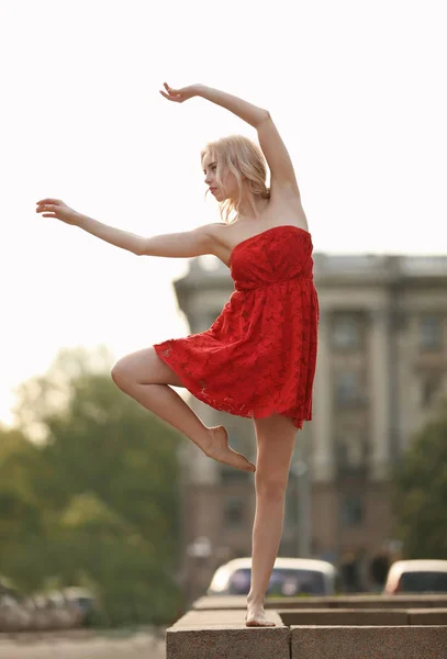 Passionate woman dancing — Stock Photo, Image