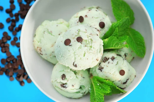 Морозиво з м'ятного шоколаду — стокове фото