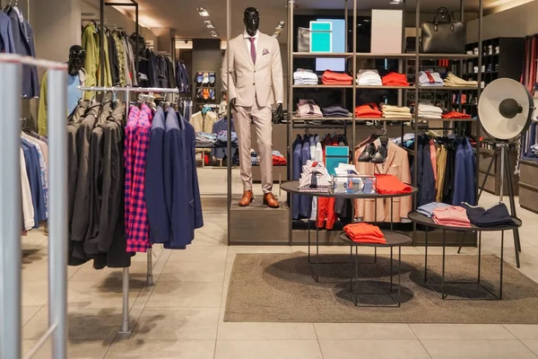 erkek giyim ile lüks mağaza